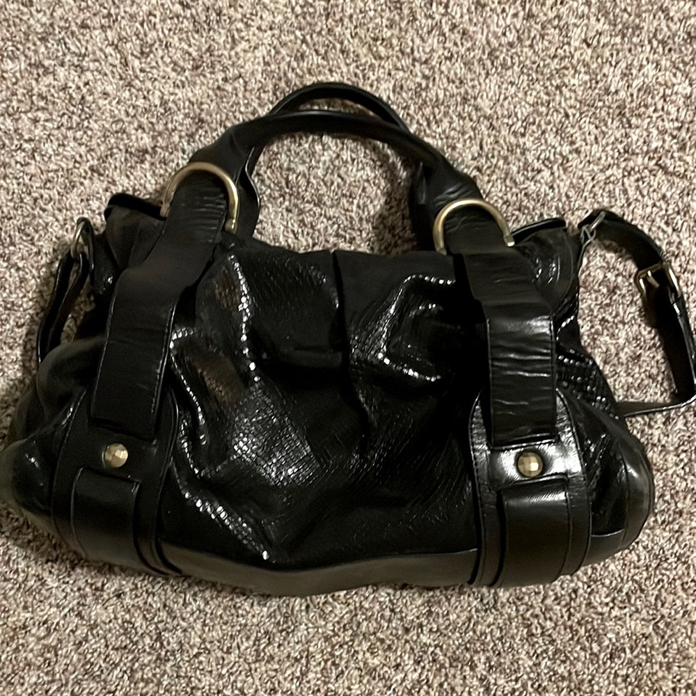 Crossbody Black leather bag with gold hardware. Magnetic closure.